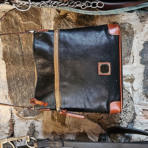 Vintage Dooney & Bourke CLAREMONT Cross Body Pebbled Leather Purse - Picture 1 of 9